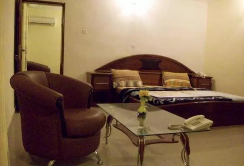 پانسیون Room In Lodge - Afara Castle Hotelbudget Hotel In Calabar
