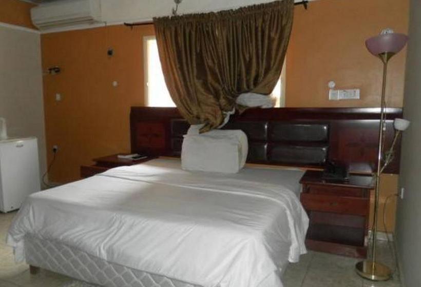 پانسیون Royal Parklane