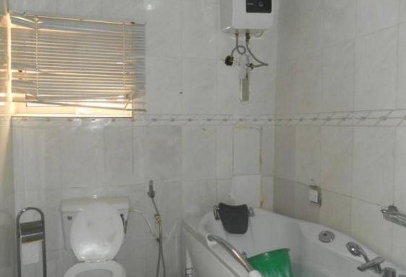 پانسیون Royal Parklane