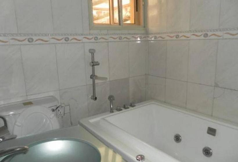 پانسیون Royal Parklane