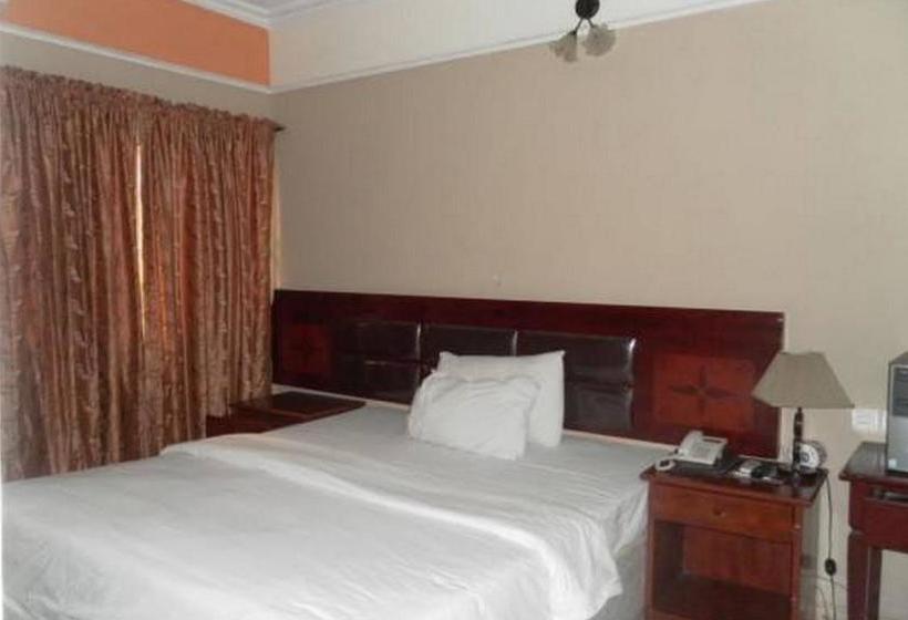 پانسیون Royal Parklane