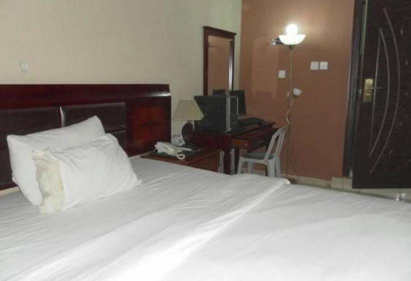 پانسیون Royal Parklane