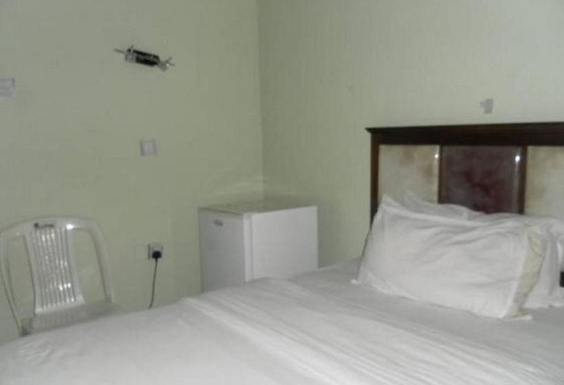 پانسیون Royal Parklane