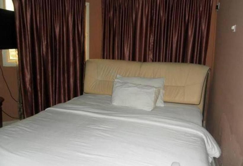 پانسیون Royal Parklane