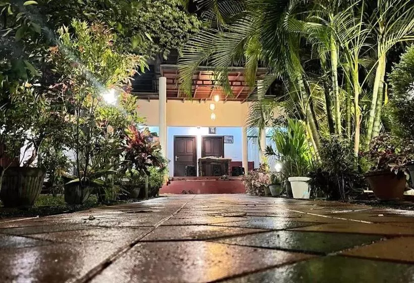 ベッドアンドブレックファースト Marari Charlys Homestay