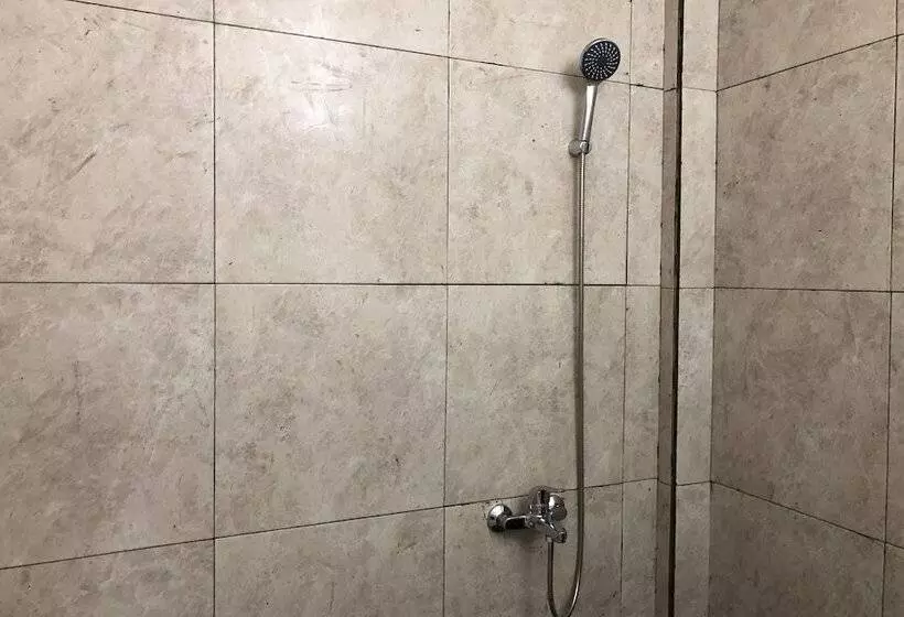 Hotelli Reddoorz Near Alun Alun Sidoarjo