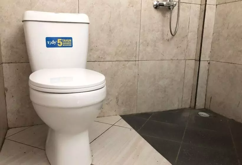 Hotelli Reddoorz Near Alun Alun Sidoarjo