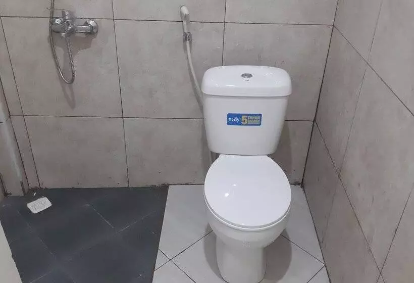 Hotelli Reddoorz Near Alun Alun Sidoarjo