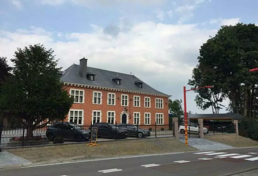 ホテル Au Manoir Des Vallees