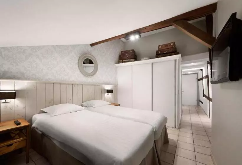 فندق Aux Ecuries De La Reine