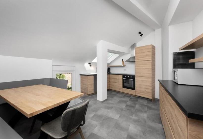 ホテル Aux Ecuries De La Reine