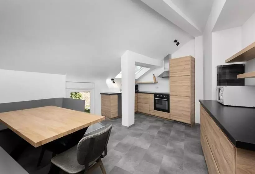 فندق Aux Ecuries De La Reine