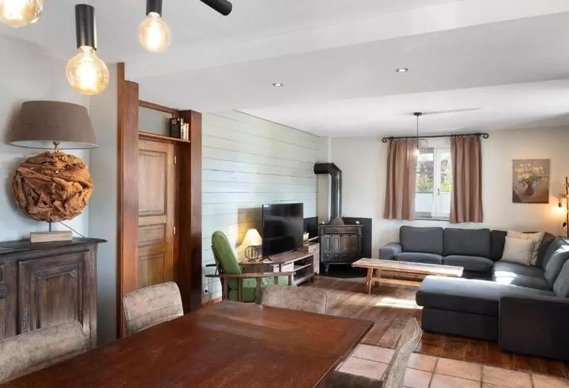 فندق Aux Ecuries De La Reine