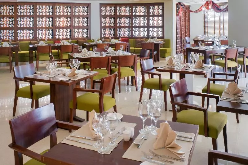 هتل Crowne Plaza Sohar, An Ihg