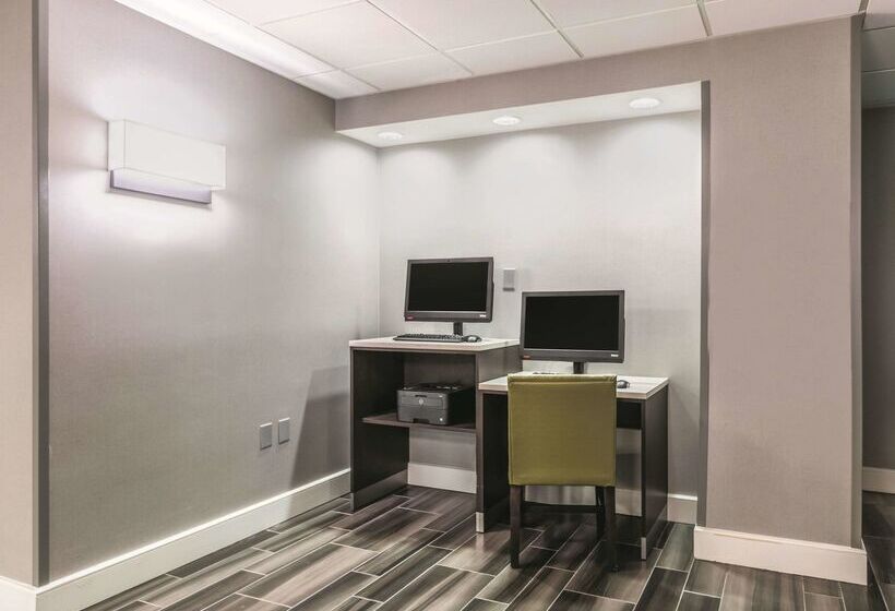 ホテル La Quinta By Wyndham Dallas Plano West