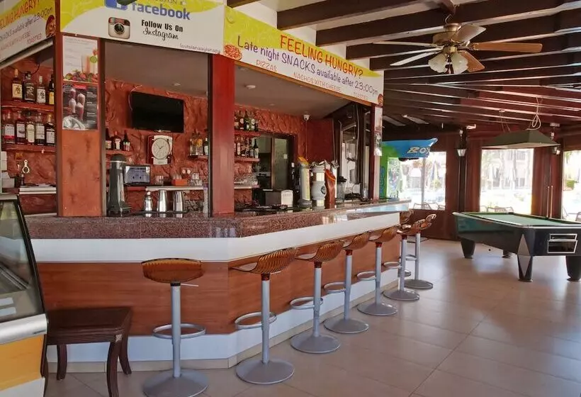 ホテル Loutsiana Deluxe Apts