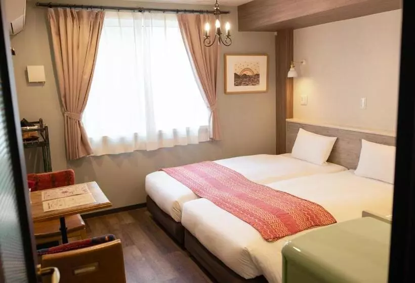 7 Rooms Hotel & Cafe