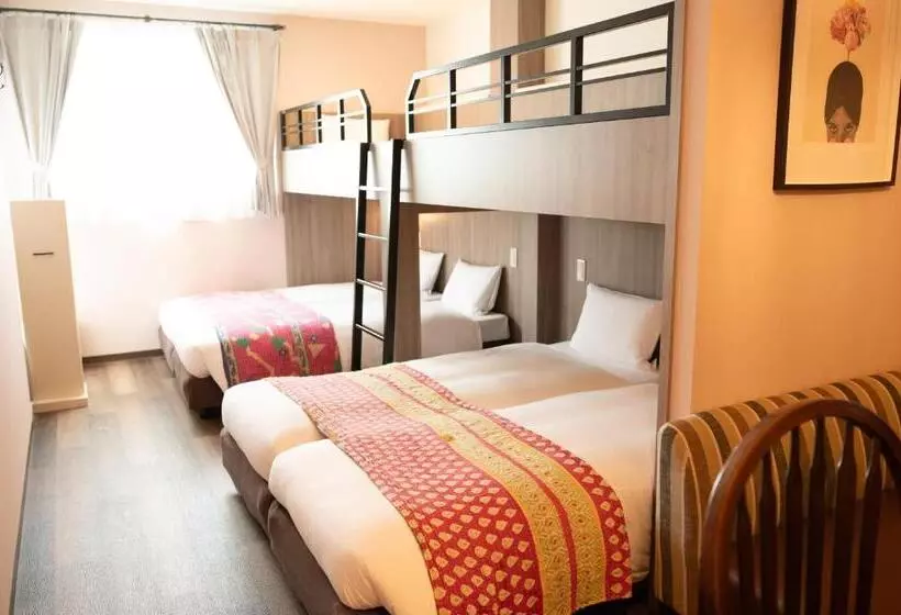 7 Rooms Hotel & Cafe
