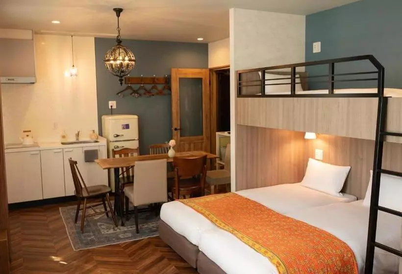 7 Rooms Hotel & Cafe