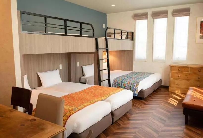 7 Rooms Hotel & Cafe