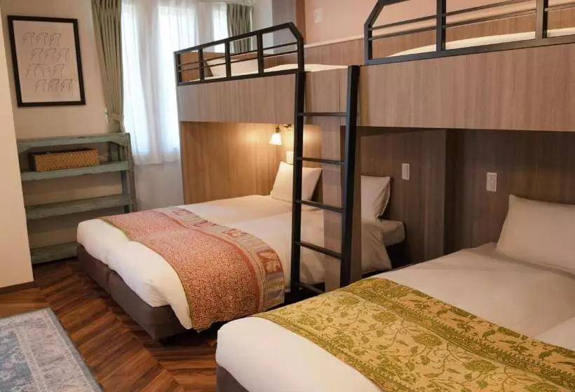 7 Rooms Hotel & Cafe