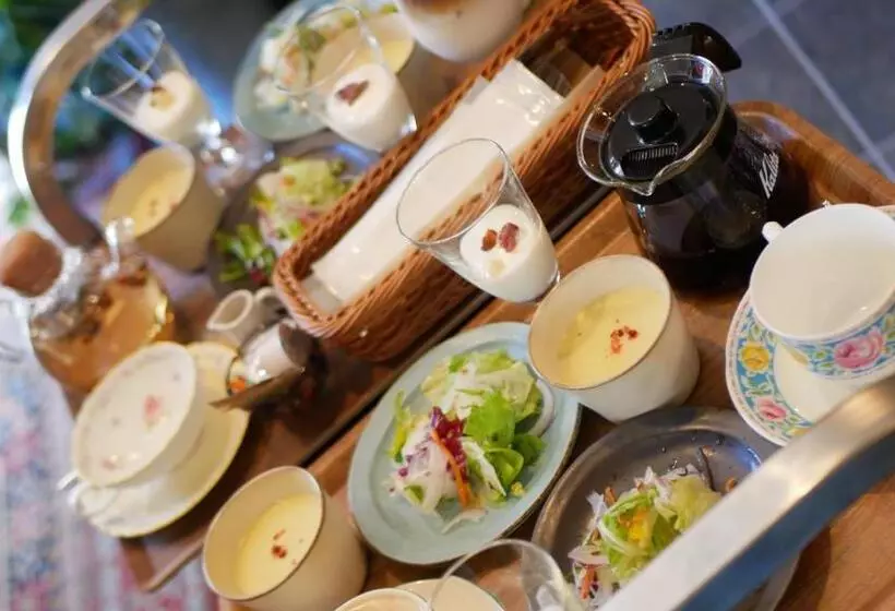 7 Rooms Hotel & Cafe