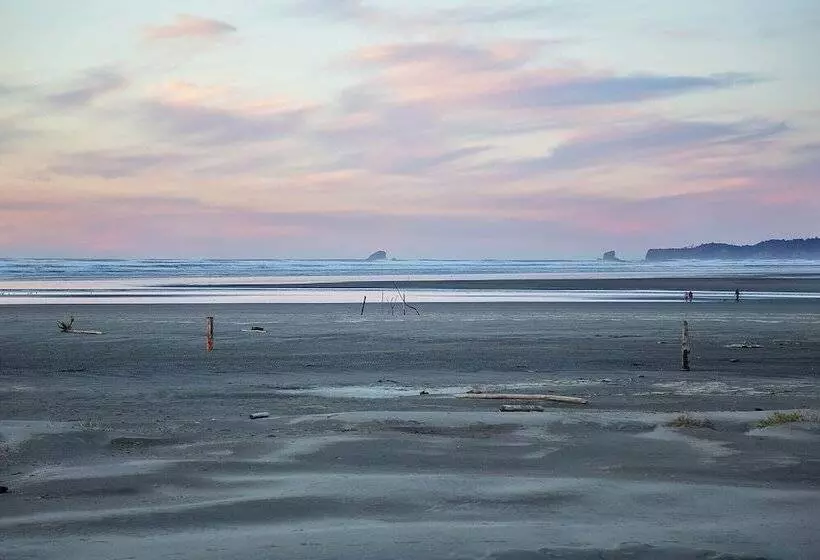 Hotelli Hi Tide Resort