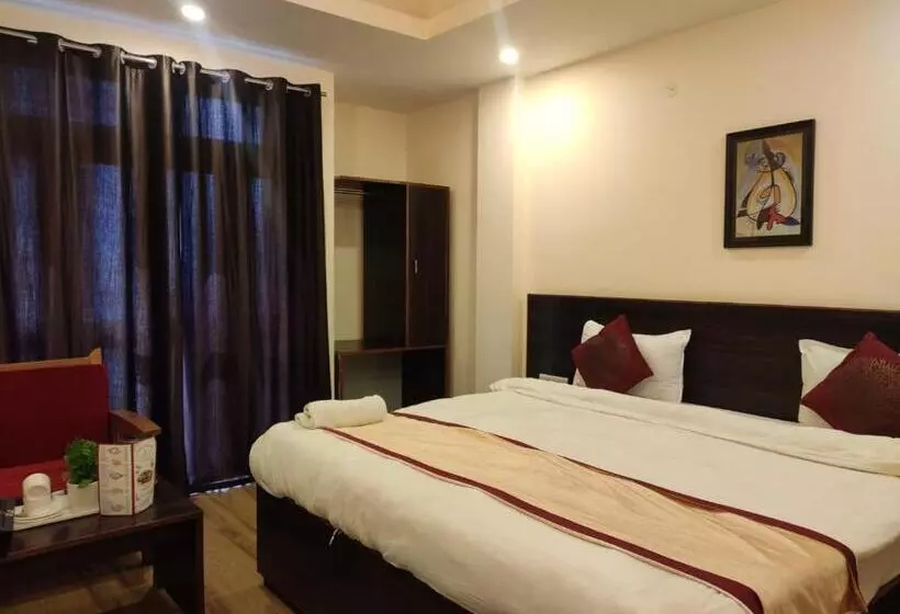 هتل The Narayani Continental