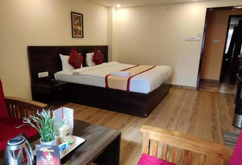 هتل The Narayani Continental