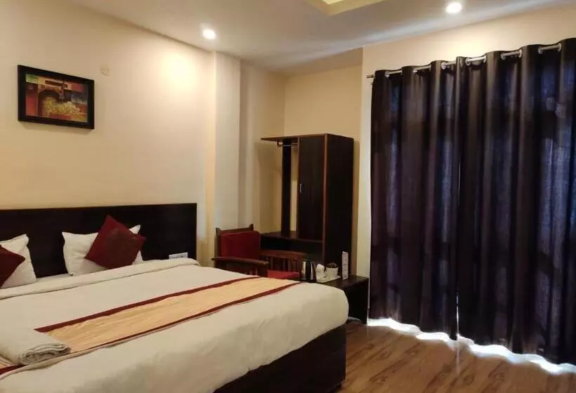 هتل The Narayani Continental
