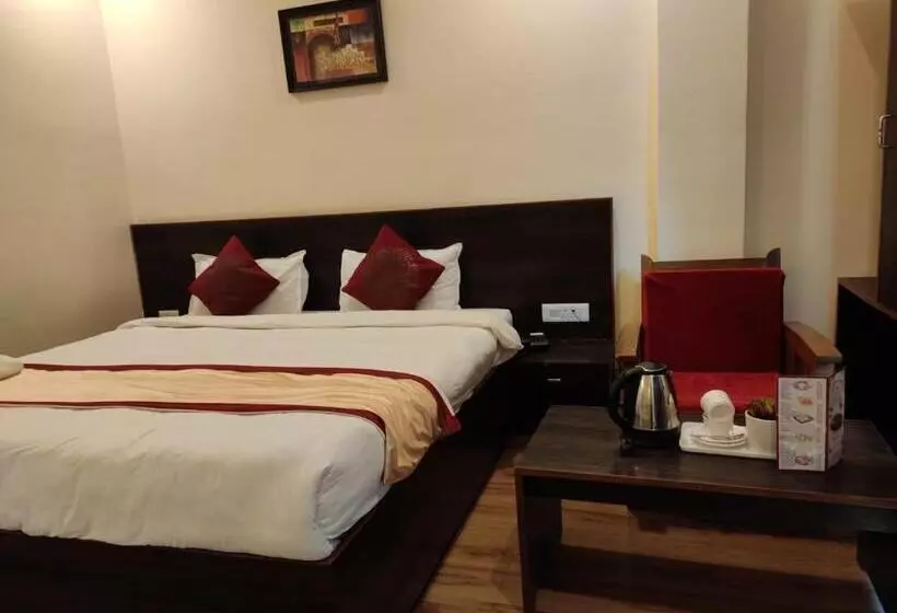 هتل The Narayani Continental
