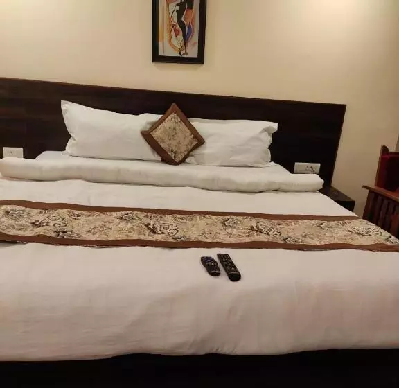 هتل The Narayani Continental