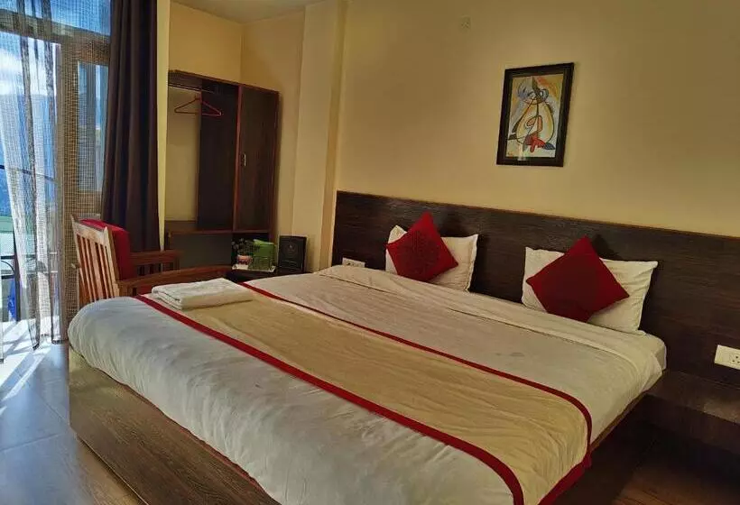 هتل The Narayani Continental