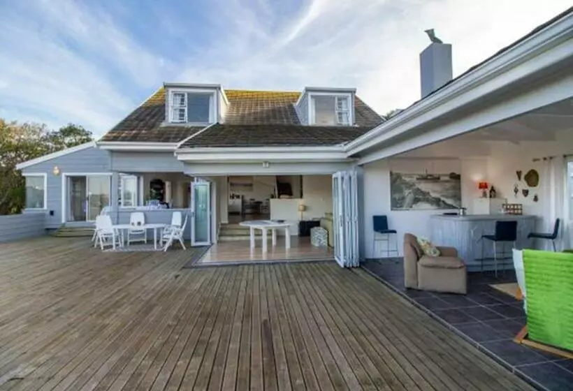 Majatalo Alfred View