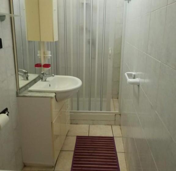 פנסיון Casa Garage