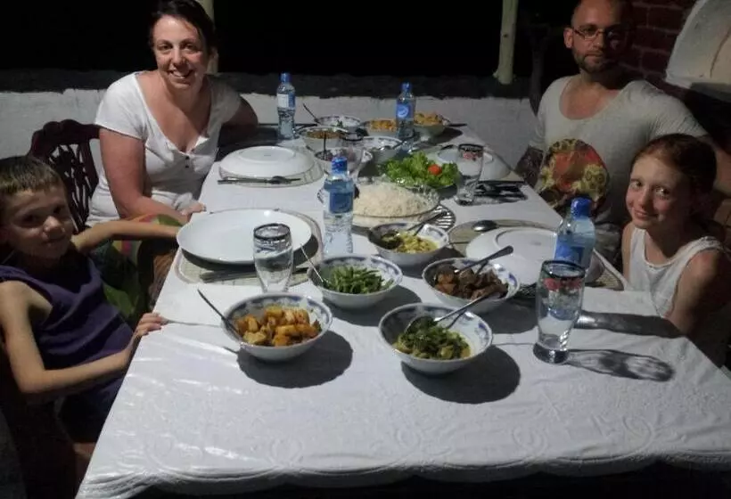 Majatalo Green Park Safari House & Eco Tree House