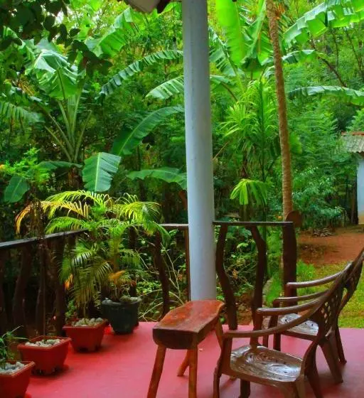 Majatalo Green Park Safari House & Eco Tree House