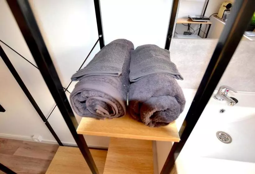 Kapselihotelli Capstay Famars & Netflix