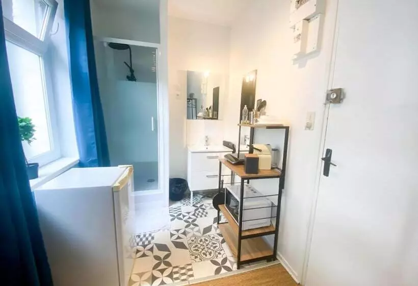 Kapselihotelli Capstay Famars & Netflix