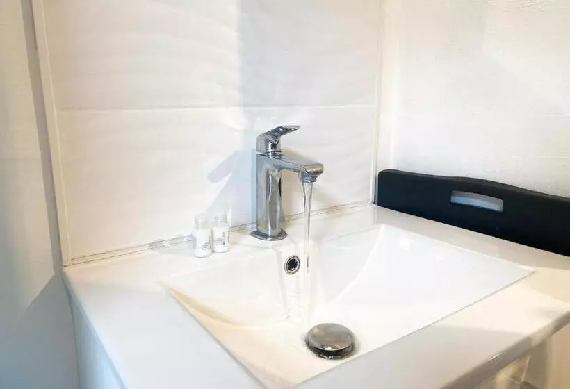 Kapselihotelli Capstay Famars & Netflix