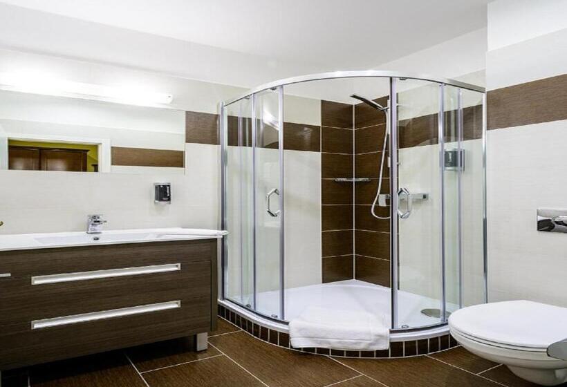 בית מלון כפרי Alexander