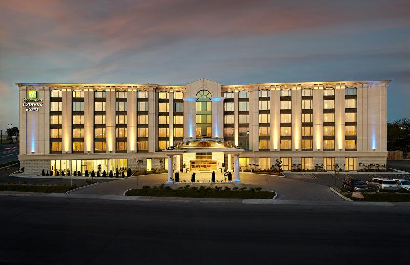 فندق Holiday Inn & Suites Montreal Airport, An Ihg