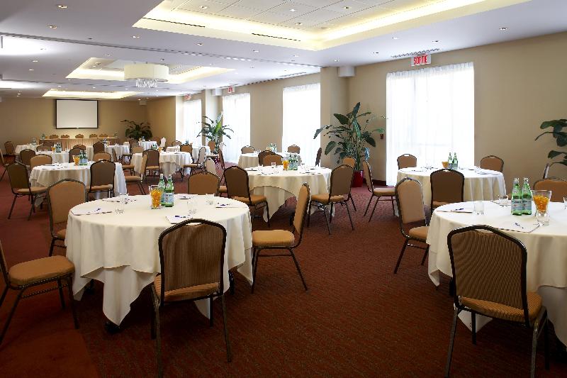 فندق Holiday Inn & Suites Montreal Airport, An Ihg