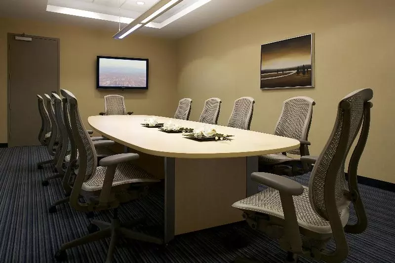 酒店 Holiday Inn & Suites Montreal Airport, An Ihg