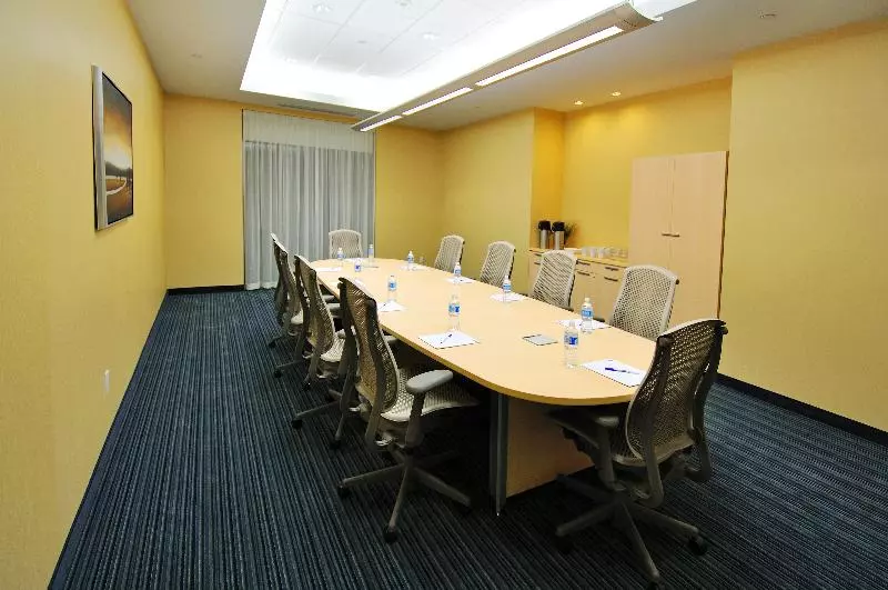 酒店 Holiday Inn & Suites Montreal Airport, An Ihg