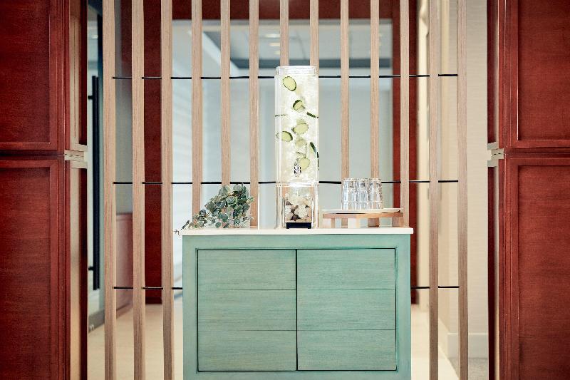 فندق Holiday Inn & Suites Montreal Airport, An Ihg