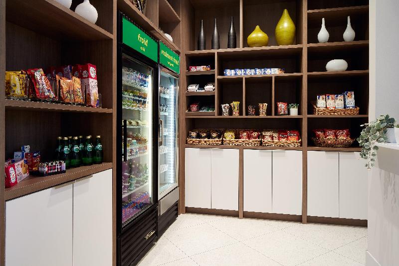 فندق Holiday Inn & Suites Montreal Airport, An Ihg