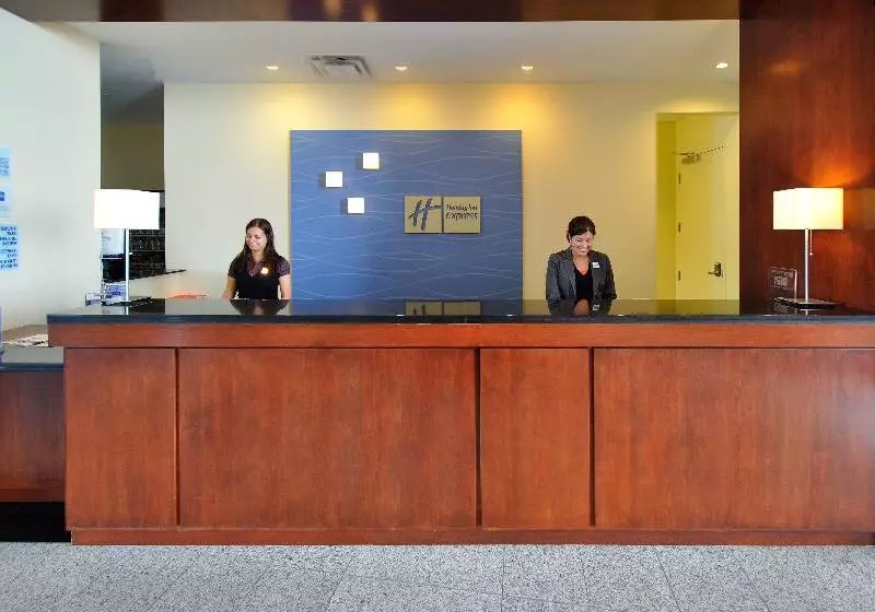 酒店 Holiday Inn & Suites Montreal Airport, An Ihg