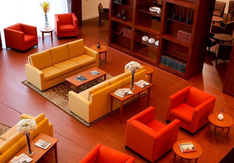 فندق Holiday Inn & Suites Montreal Airport, An Ihg