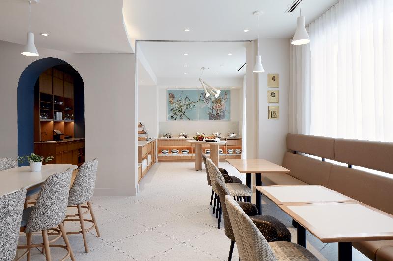 فندق Holiday Inn & Suites Montreal Airport, An Ihg